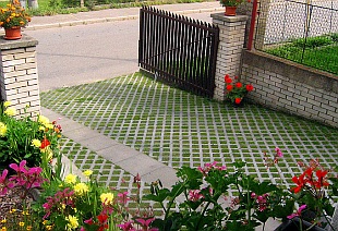 Trávníky - plastová zatravňovací dlažba (TRANSFORM-LB)