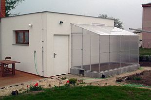 Skleníky: přilehlý skleník (FIRMA KORBEL)