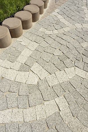 Stavební materiály: betonová dlažba Best Esmero, palisáda Rondela (BEST_AS)