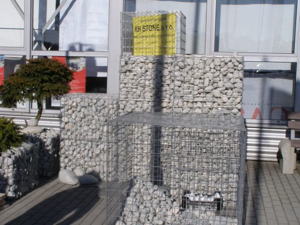 Pohledová ochrana z kamene: gabiony